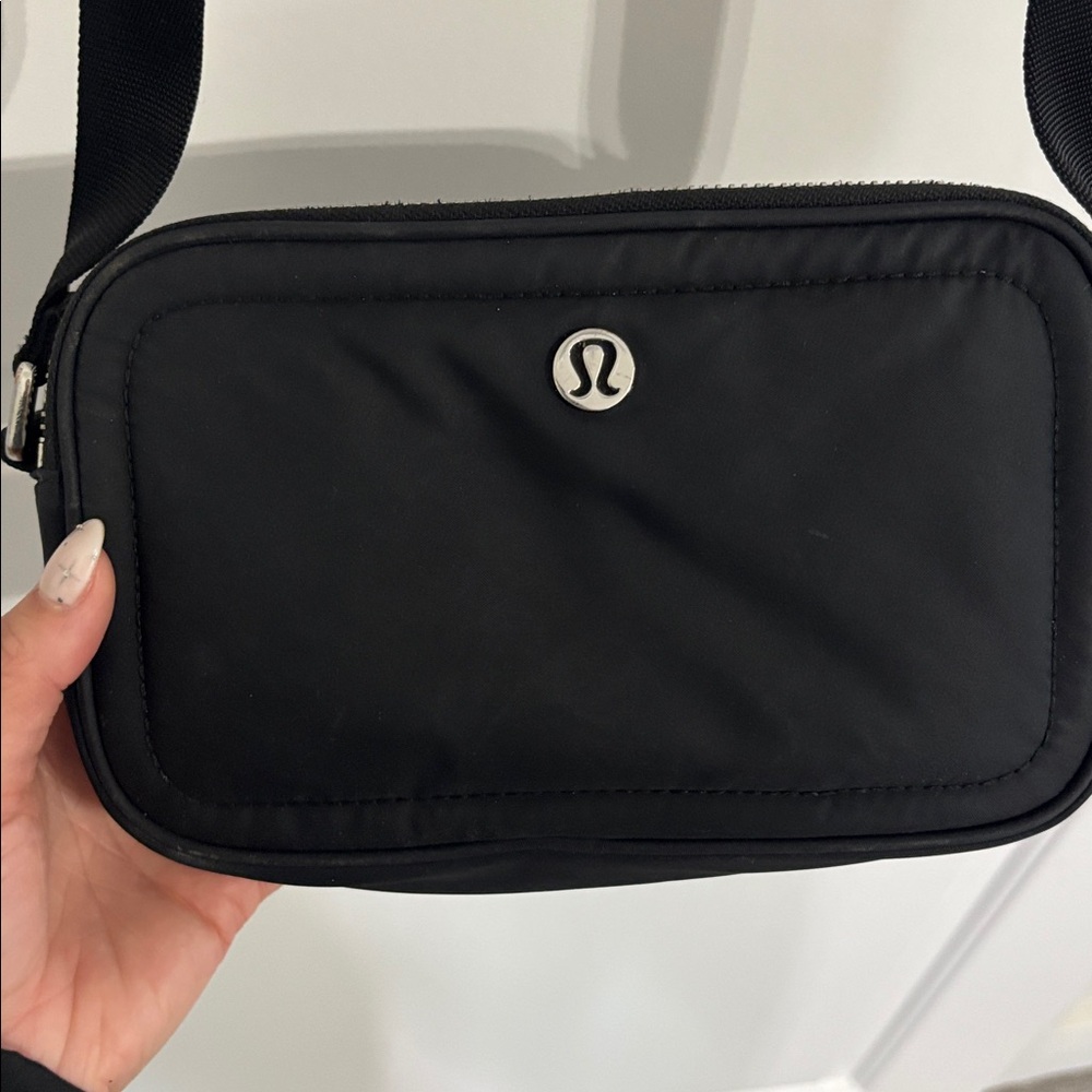 LULULEMON ATHLETICA Black Crossbody Bag - Picture 2 of 6